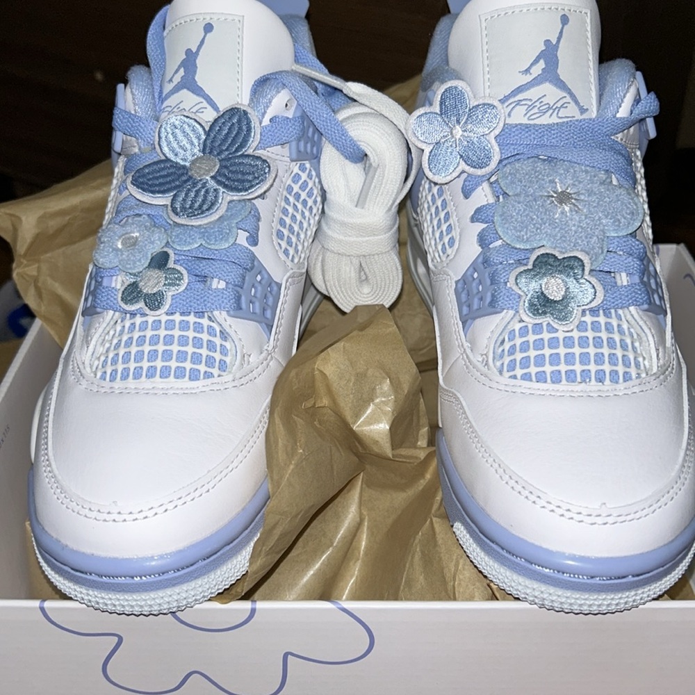 THEY PUT NEW BUY NOW CHOICE NO SEND OFFER WOMEN size 5.5 RETRO 4 “FORGET ME NOT”
